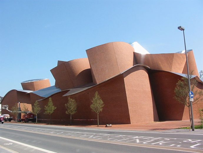 20-edificios-de-frank-gehry-que-parecen-sacados-de-una-pelicula-de-ciencia-ficcion {keyword}